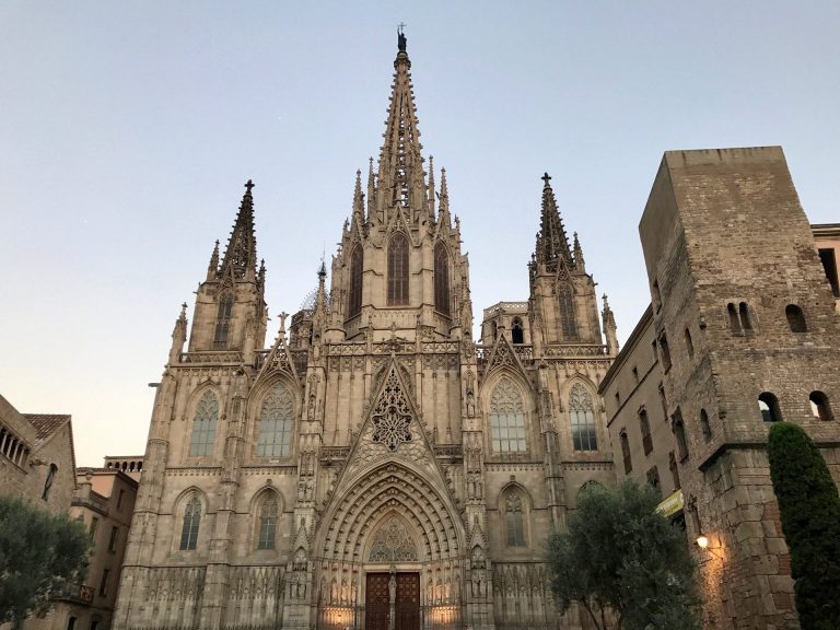 Catedral de Barcelona Anton Ganthaler en Pixabay 768x576