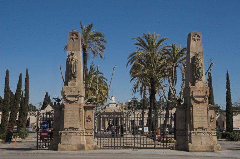 CementiriPobleNou Amadalvarez Wikipedia Cementerio del Poblenou 1 CementiriPobleNou Amadalvarez Wikipedia 768x509