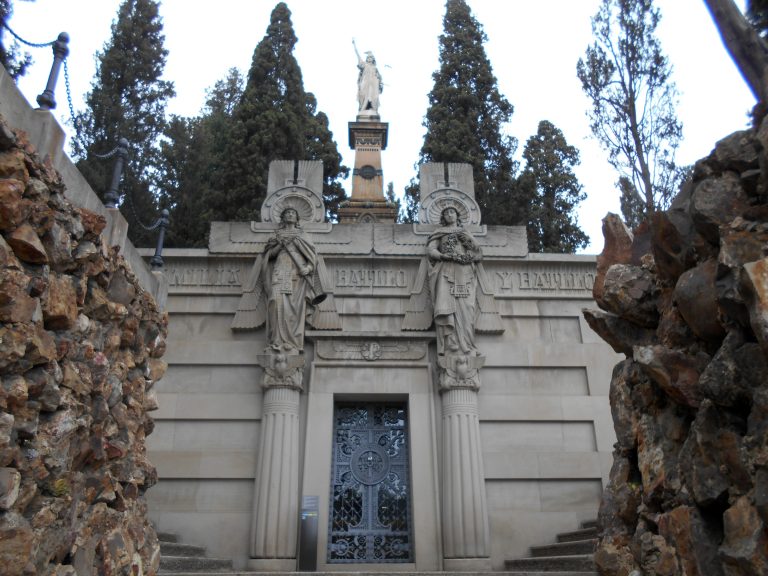 Cementerio Monjuic Photo by Canaan Wikipedia Cementerio de Montjuïc 3 Cementerio Monjuic Photo by Canaan Wikipedia 768x576