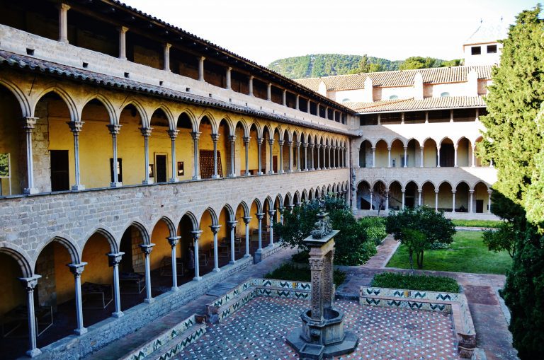 Monasterio de Pedralbes PHOTO BY MARIA ROSA FERRE WIKIPEDIA 768x509