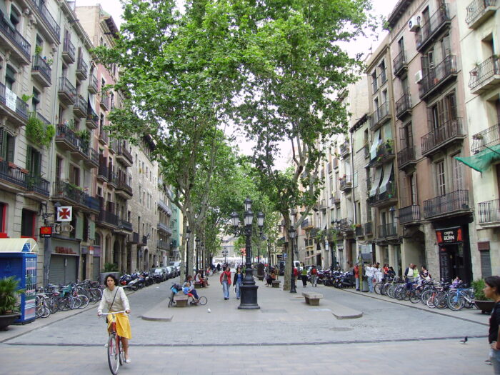 Passeig_del_Born_Barcelona_Catalonia_photo_by_1997_WIKIPEDIA
